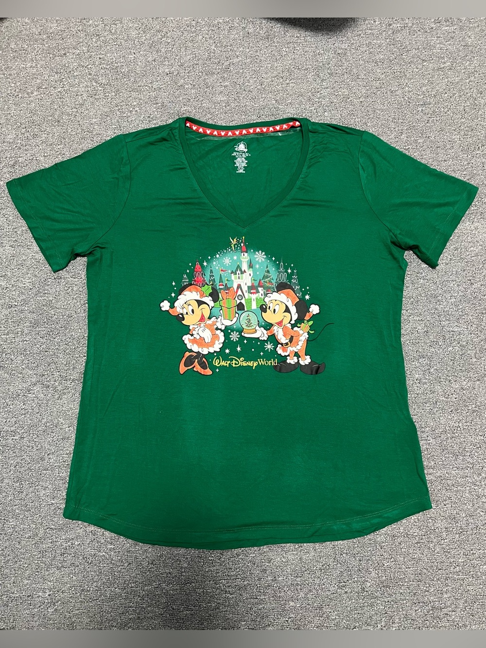 Disneyland Green V‑Neck Holiday Mickey & Minnie Tee Women’s L